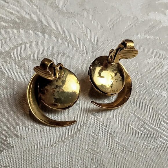 Vintage Brushed Gold Faux Pearl Clip Earrings - Picture 3 of 4